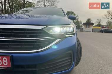 Седан Volkswagen Jetta 2023 в 