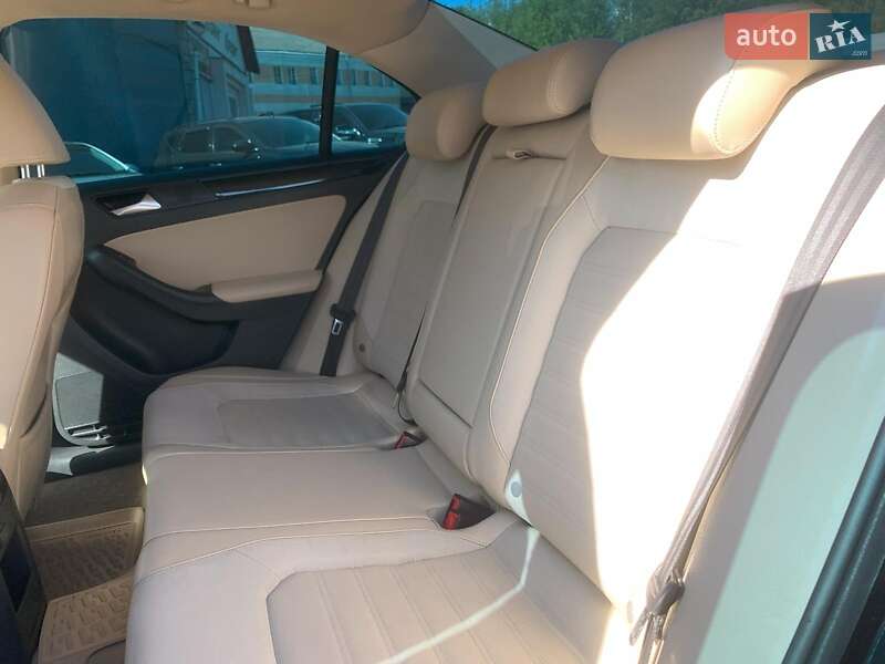 Седан Volkswagen Jetta 2016 в Вінниці