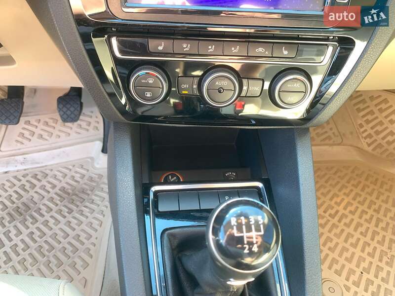 Седан Volkswagen Jetta 2016 в Вінниці