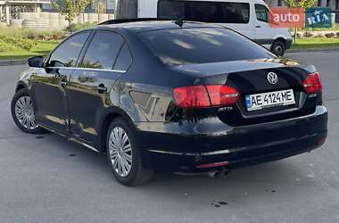 Седан Volkswagen Jetta 2013 в 