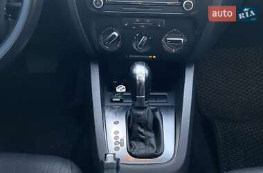 Седан Volkswagen Jetta 2013 в 