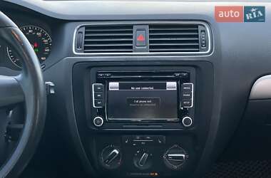 Седан Volkswagen Jetta 2013 в 