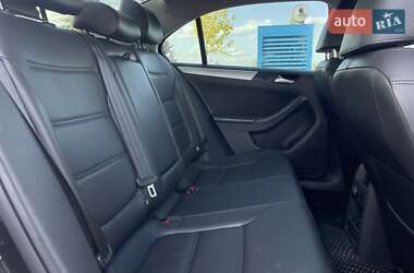 Седан Volkswagen Jetta 2013 в 