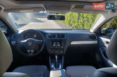 Седан Volkswagen Jetta 2012 в 
