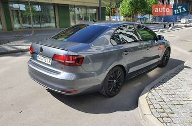 Седан Volkswagen Jetta 2016 в 
