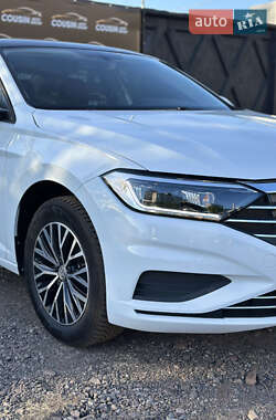 Седан Volkswagen Jetta 2018 в 
