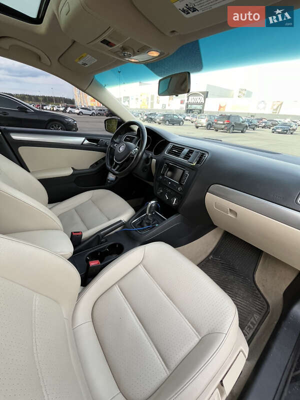 Седан Volkswagen Jetta 2014 в Киеве