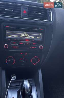 Седан Volkswagen Jetta 2013 в 