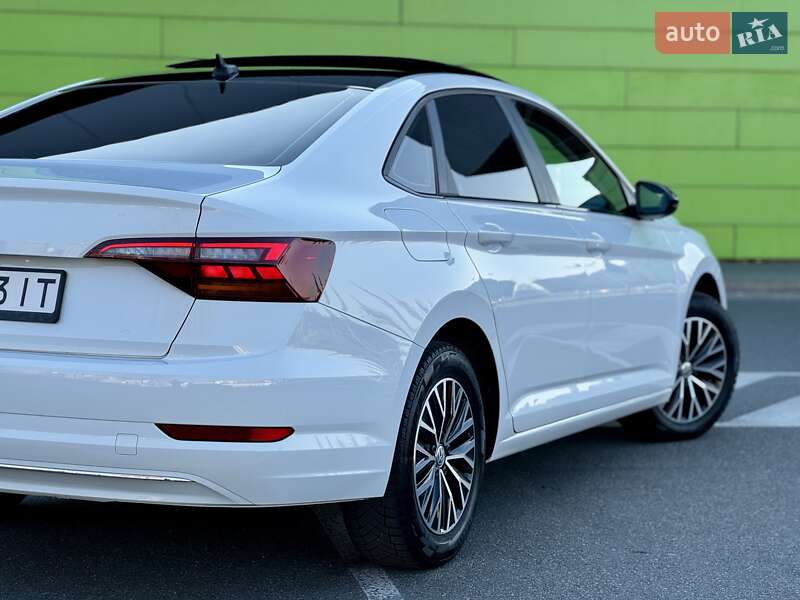 Седан Volkswagen Jetta 2018 в Києві