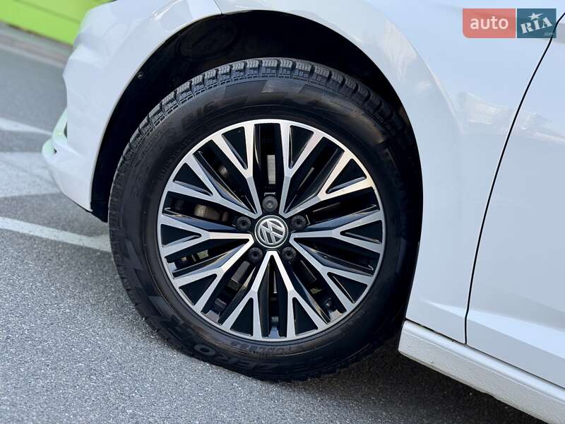 Седан Volkswagen Jetta 2018 в Києві
