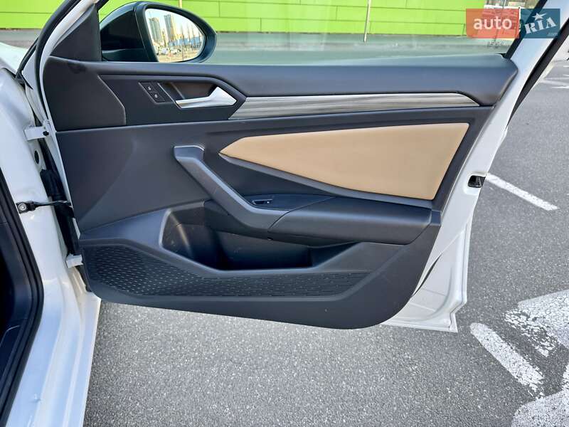 Седан Volkswagen Jetta 2018 в Києві