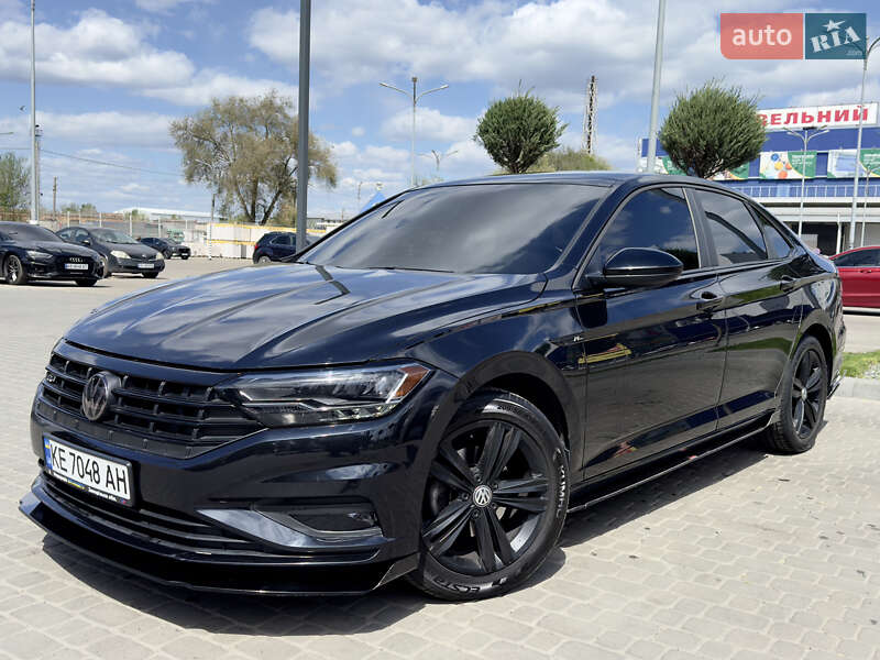 Седан Volkswagen Jetta 2018 в 