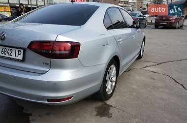 Седан Volkswagen Jetta 2016 в 