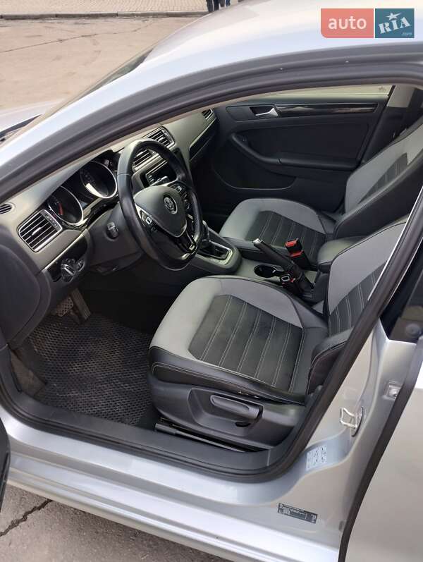 Седан Volkswagen Jetta 2016 в Запоріжжі