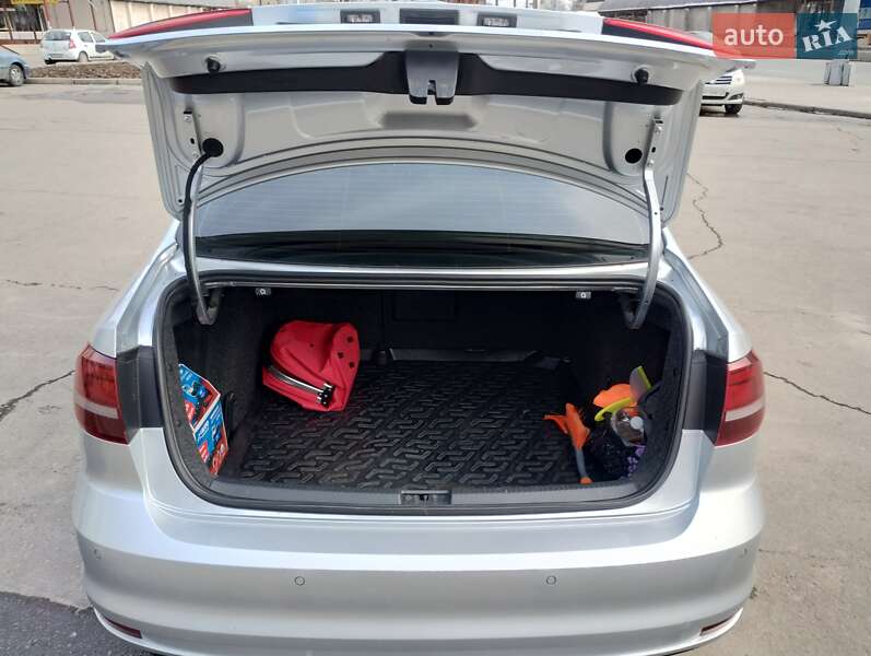 Седан Volkswagen Jetta 2016 в Запоріжжі