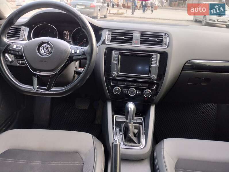Седан Volkswagen Jetta 2016 в Запоріжжі