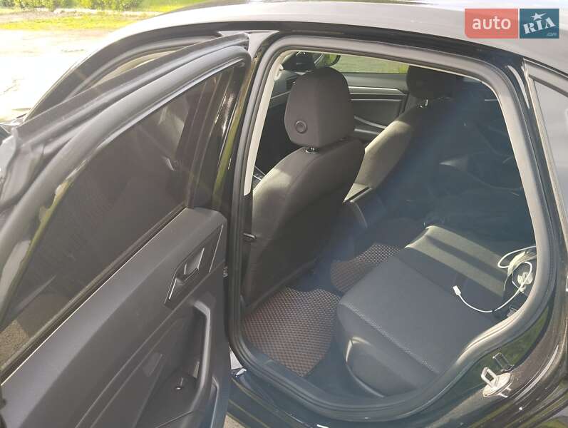 Седан Volkswagen Jetta 2019 в Луцке