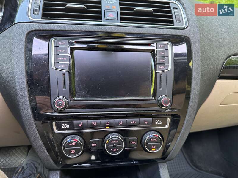 Седан Volkswagen Jetta 2017 в Львові