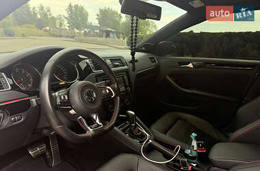 Седан Volkswagen Jetta 2014 в 