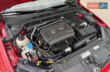 Седан Volkswagen Jetta 2014 в 