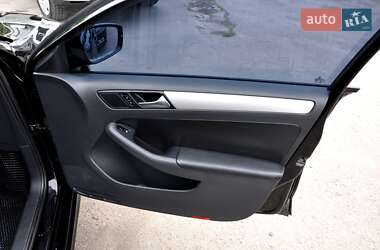 Седан Volkswagen Jetta 2012 в 