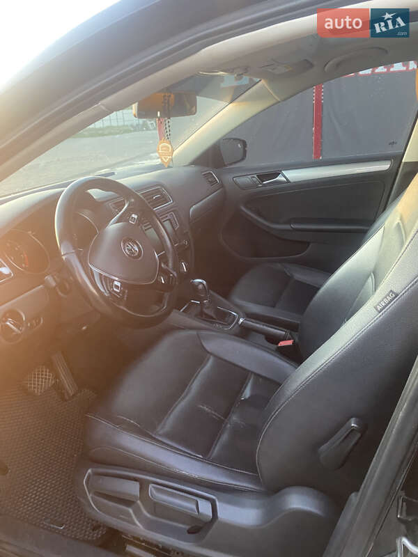 Седан Volkswagen Jetta 2016 в Буську