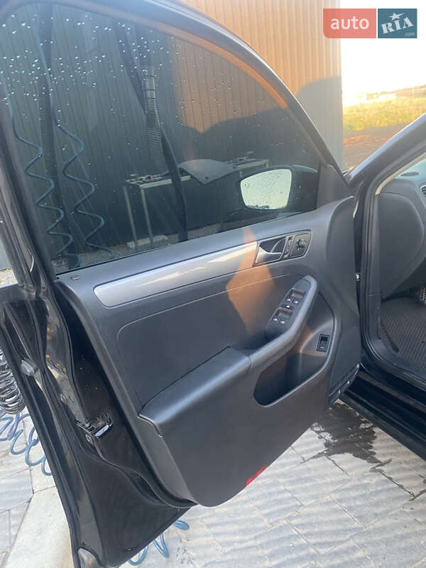 Седан Volkswagen Jetta 2016 в Буську