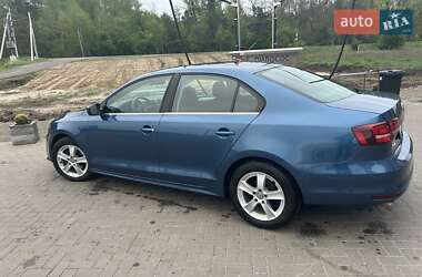 Седан Volkswagen Jetta 2016 в 