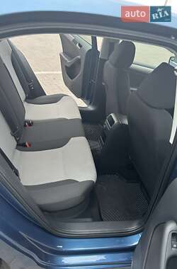 Седан Volkswagen Jetta 2016 в 
