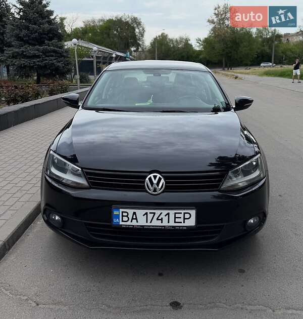 Седан Volkswagen Jetta 2013 в 