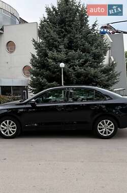 Седан Volkswagen Jetta 2013 в 