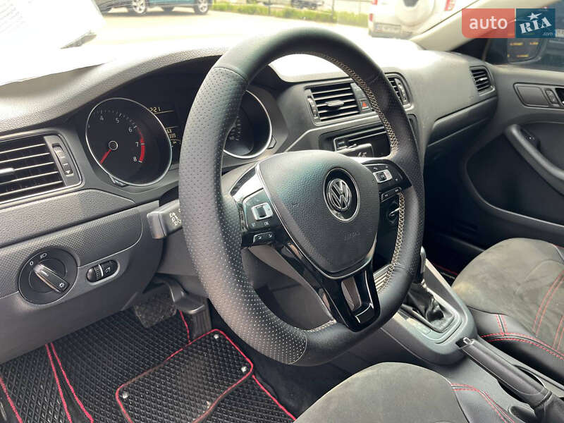 Седан Volkswagen Jetta 2016 в Кривому Розі