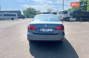 Седан Volkswagen Jetta 2013 в 