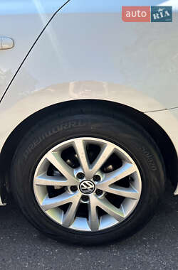 Седан Volkswagen Jetta 2013 в 