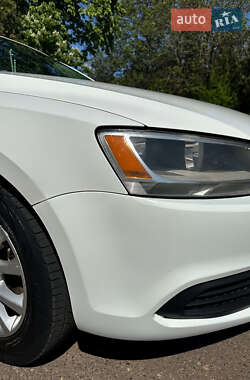 Седан Volkswagen Jetta 2013 в 