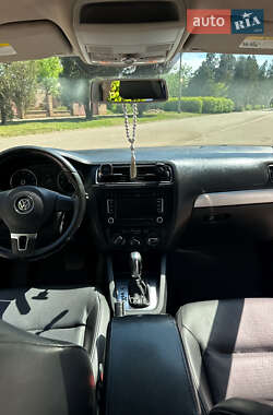 Седан Volkswagen Jetta 2013 в 
