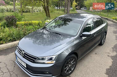 Седан Volkswagen Jetta 2015 в 