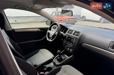 Седан Volkswagen Jetta 2017 в 
