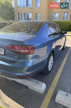 Седан Volkswagen Jetta 2015 в 