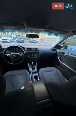 Седан Volkswagen Jetta 2015 в 
