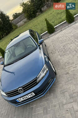 Седан Volkswagen Jetta 2016 в 