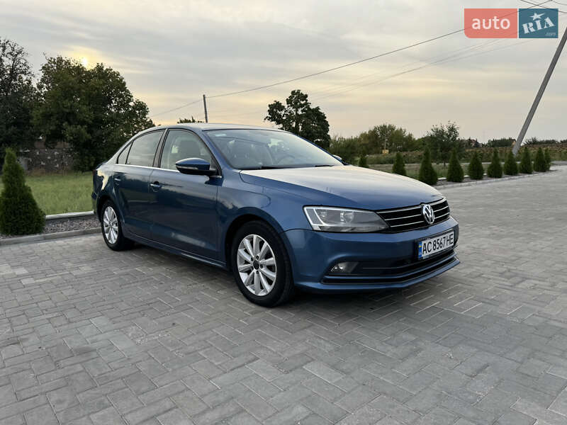 Седан Volkswagen Jetta 2016 в 