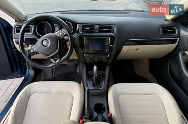 Седан Volkswagen Jetta 2016 в 