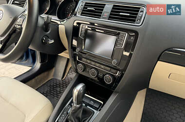 Седан Volkswagen Jetta 2016 в 