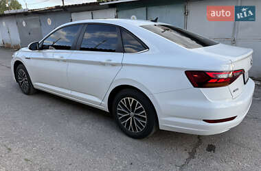 Седан Volkswagen Jetta 2018 в 