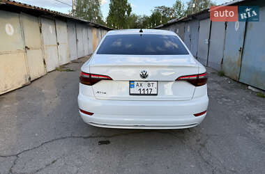 Седан Volkswagen Jetta 2018 в 