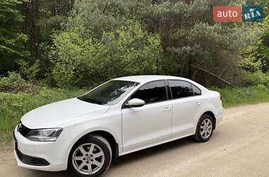 Седан Volkswagen Jetta 2014 в Львові