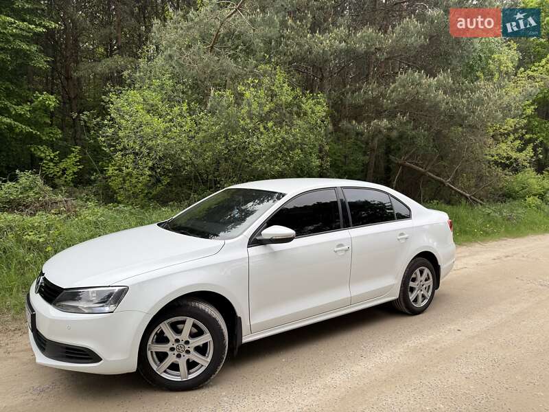 Седан Volkswagen Jetta 2014 в 