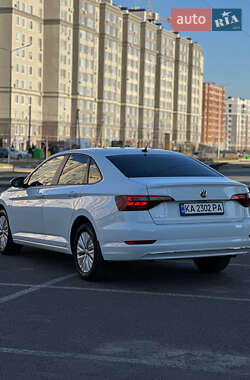 Седан Volkswagen Jetta 2018 в 