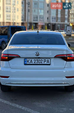 Седан Volkswagen Jetta 2018 в 